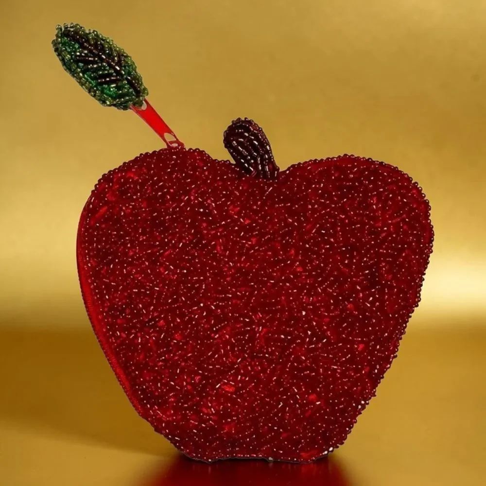 Vintage Apple CoinโPurse Red Glass Seed Beads Kitsch Fruit Novelty Zipper Pouch